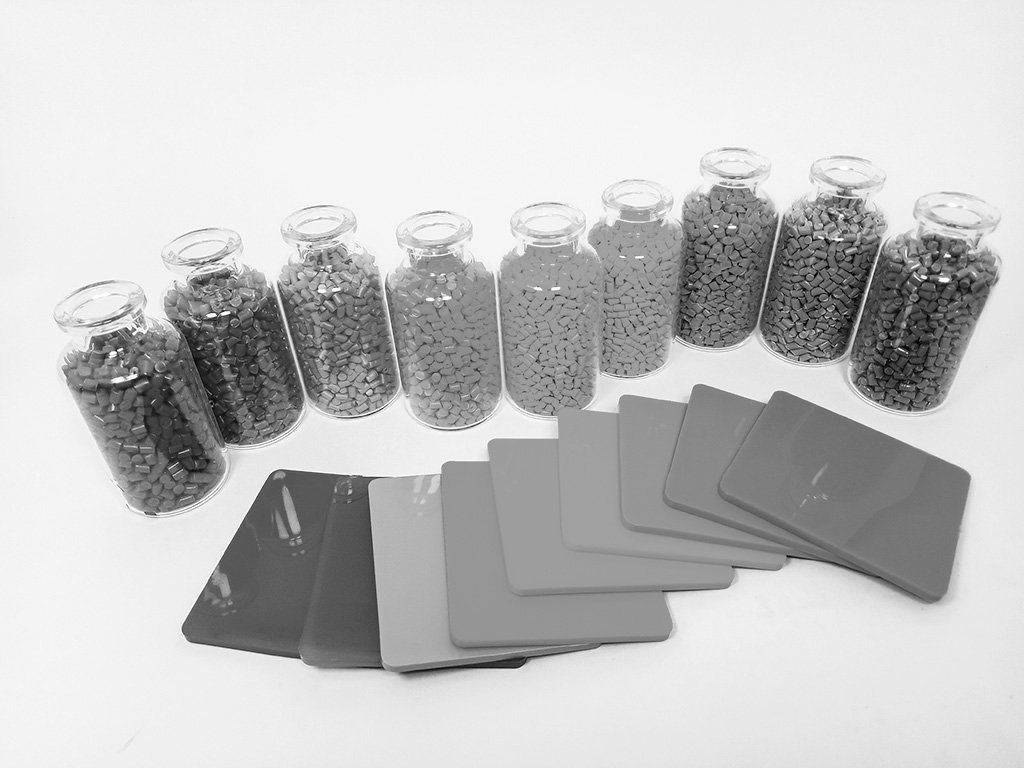 Plastic Materials Used in Injection Molding: A Practical Overview Plastic injection molding is one of the most widely used manufacturing processes in modern industry. It is applied across multiple sectors, including automotive, furniture, medical devices, electronics, consumer goods, and products for children. The choice of plastic material plays a crucial role in determining the final product’s performance, appearance, durability, cost, and regulatory compliance. Selecting the wrong material can compromise quality and significantly increase production risks. In this article, we provide an overview of the main plastic materials used in injection molding, highlighting their key characteristics and typical applications